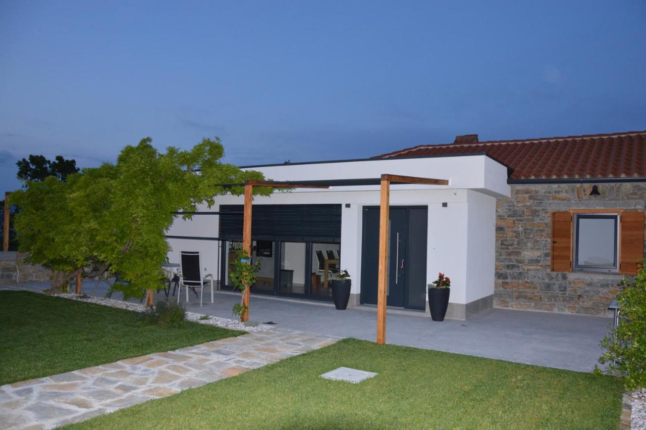 Casa Miranda - Family Comfort In A Quiet Area, Near The Sea, With Bbq And Free Parking Zgornje Skofije Eksteriør bilde
